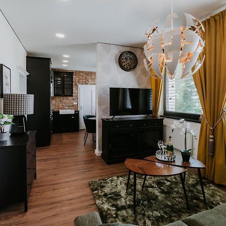 Apartmany Evia Clinic Levice Exterior photo